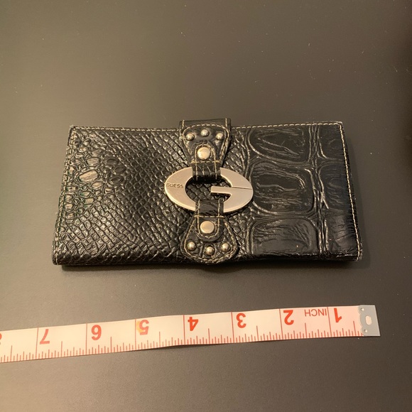 Guess long wallet - Picture 1 of 3